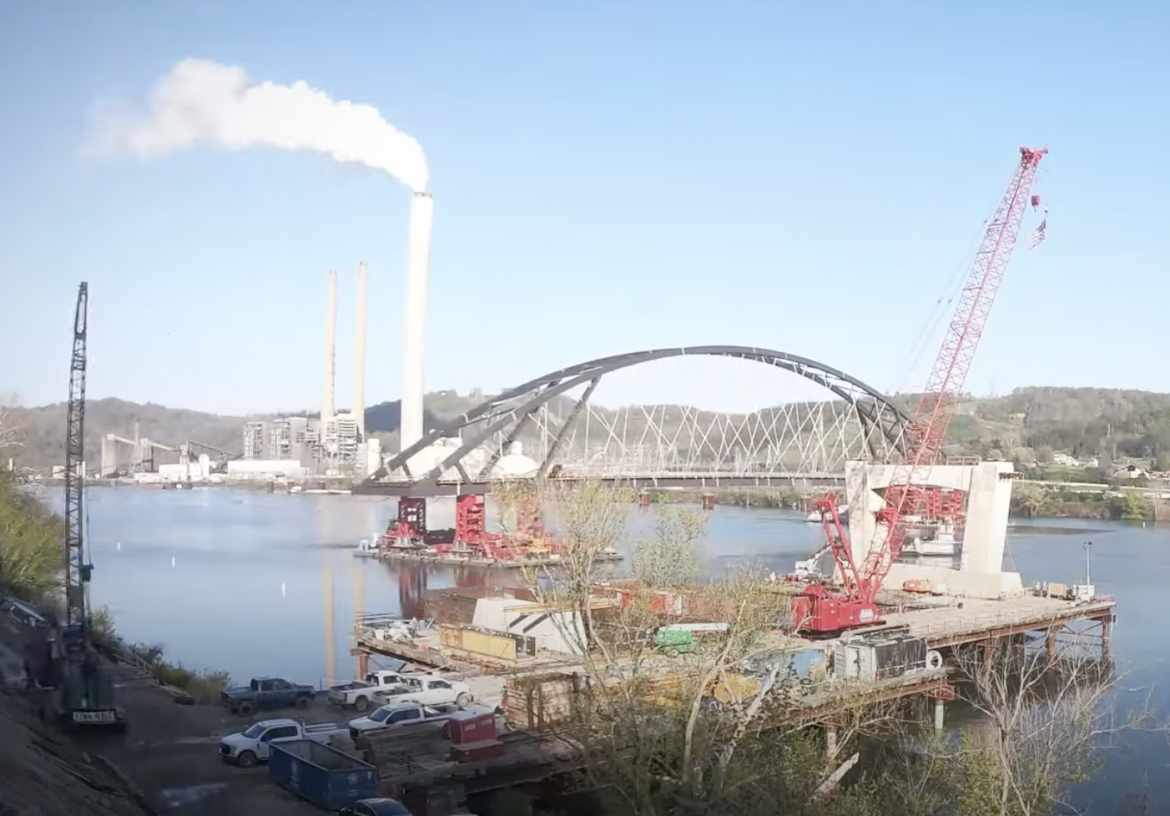 The Mammoet floating bridge lift in Ohio