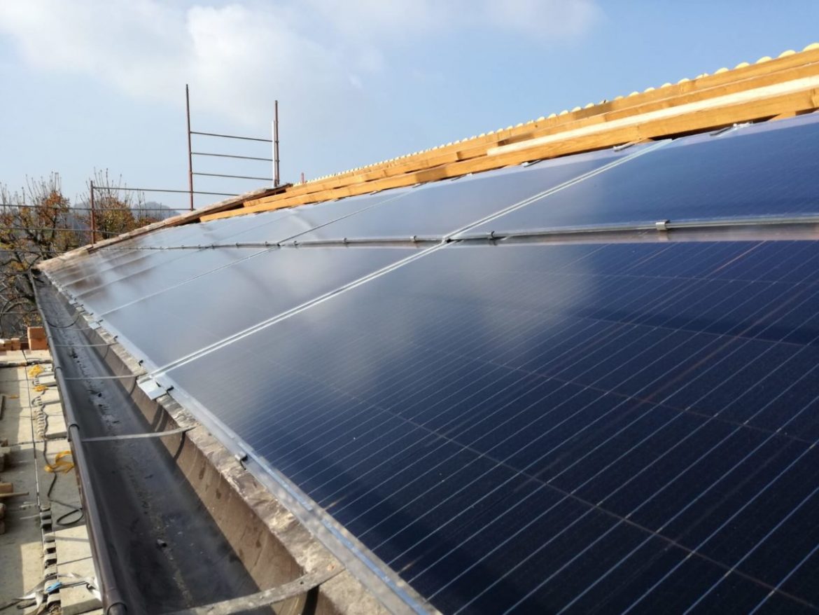 Solar roofing tiles